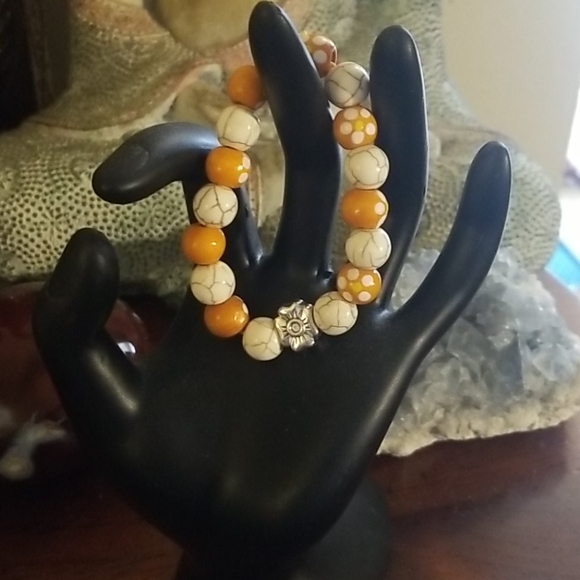 Orange and white bracelet - Picture 1 of 3
